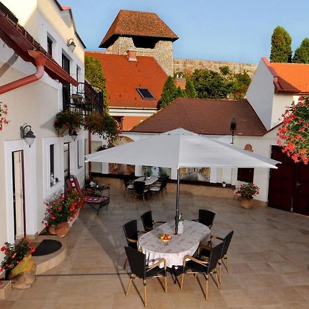 Patria Panzio Bed & Breakfast Егер Екстериор снимка