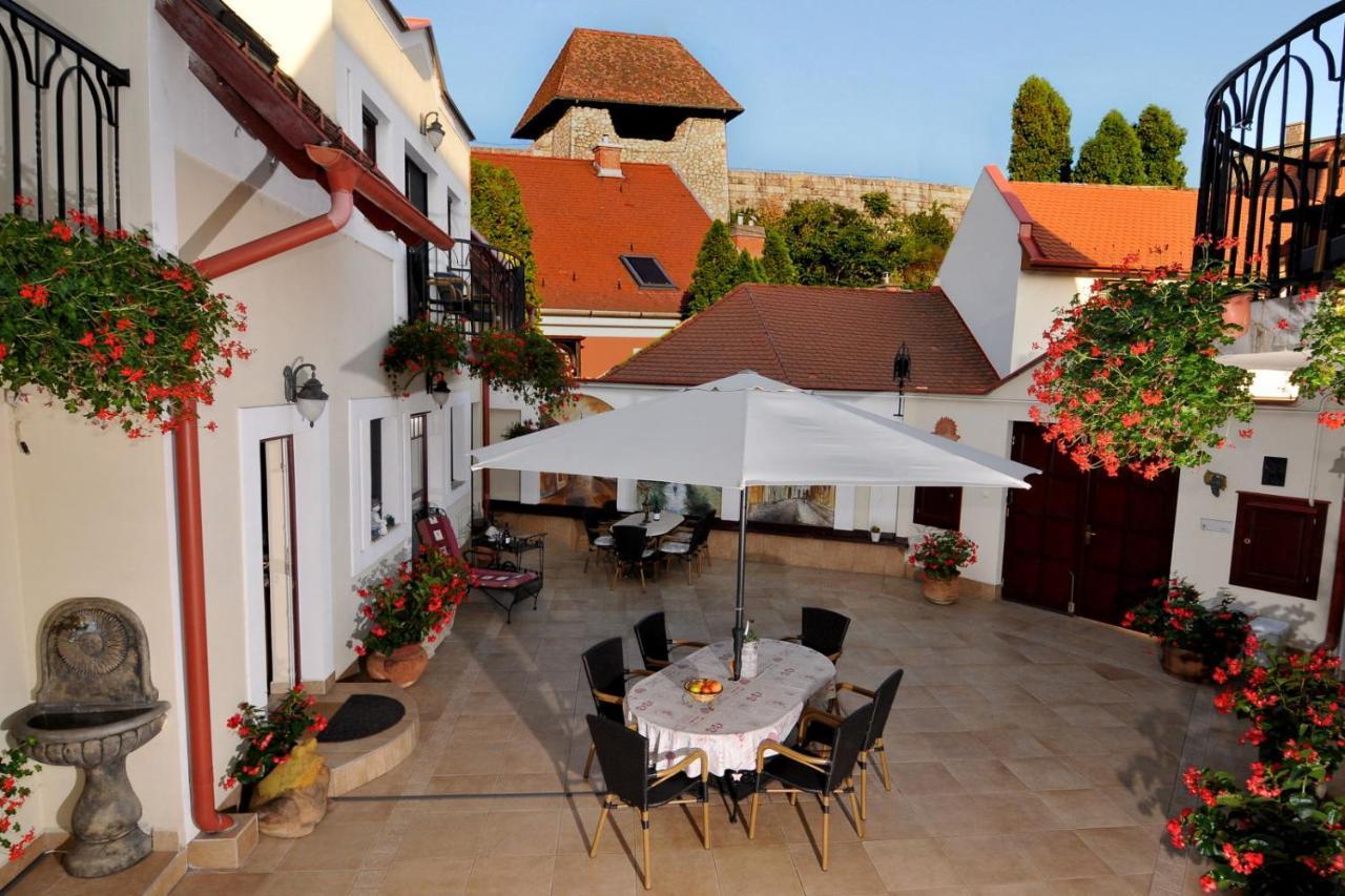 Patria Panzio Bed & Breakfast Егер Екстериор снимка
