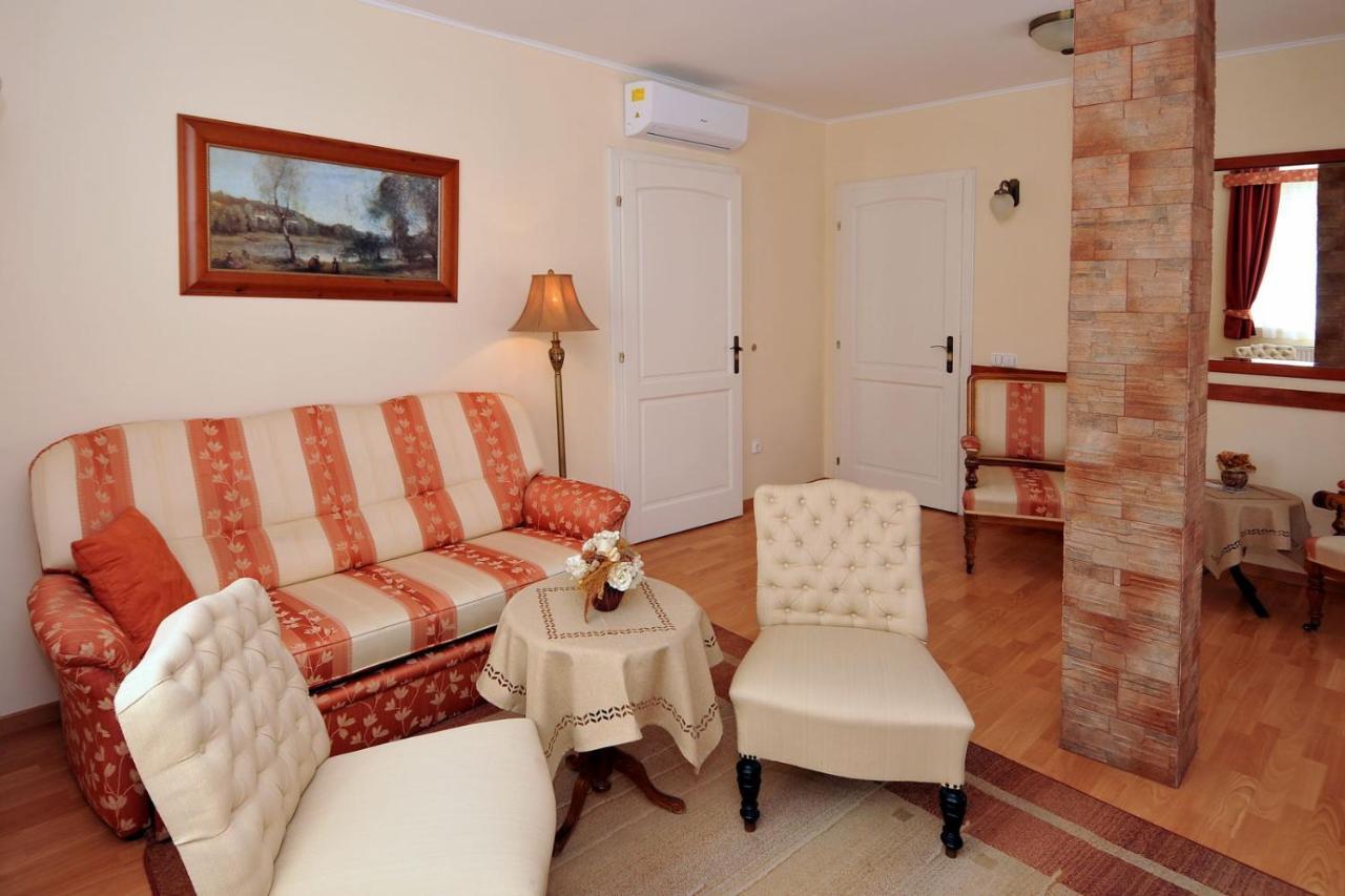 Patria Panzio Bed & Breakfast Егер Екстериор снимка