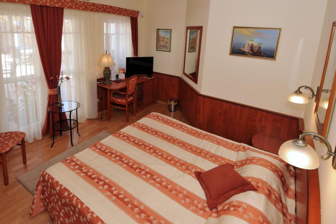Patria Panzio Bed & Breakfast Егер Екстериор снимка